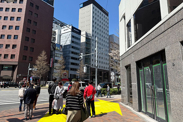 ⑤横断歩道の手前のPRONTOを右折します